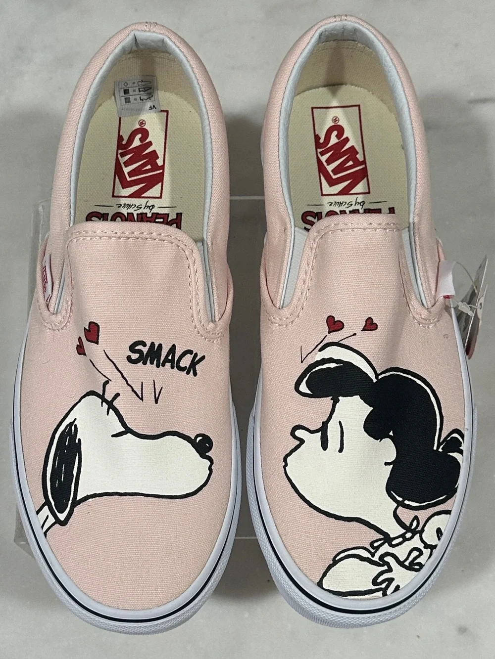 Vans Kids Peanuts Slip-On Sneakers in Light Pink with Snoopy & Lucy size 6